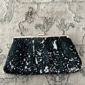 Black and silver sequins clutch